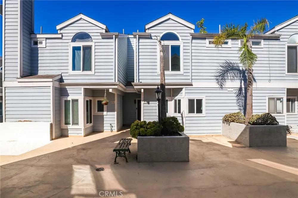260 Victoria #F2 Costa Mesa, CA 92627