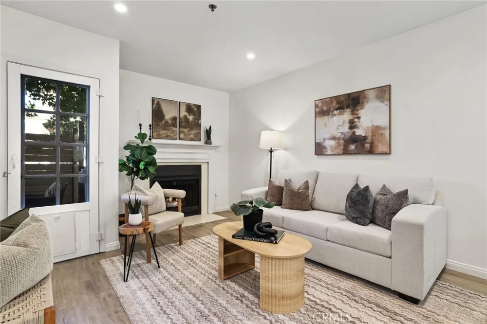 260 Victoria #F2 Costa Mesa, CA 92627