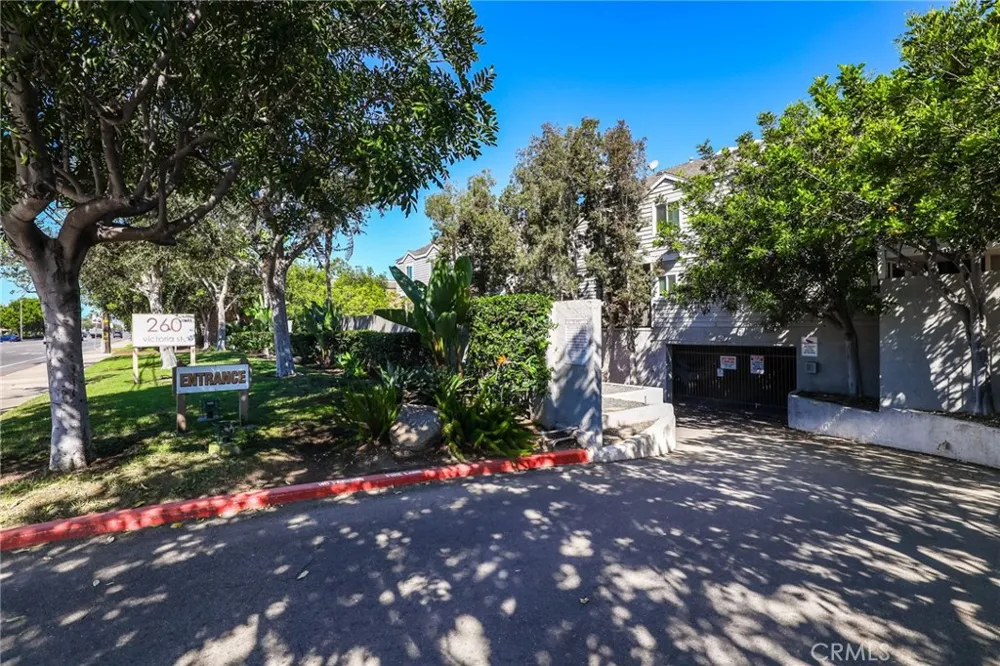 260 Victoria #F2 Costa Mesa, CA 92627