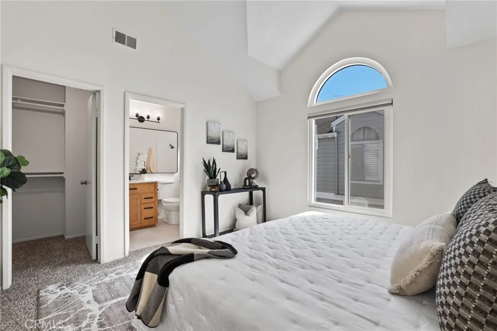 260 Victoria #F2 Costa Mesa, CA 92627