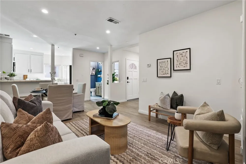 260 Victoria #F2 Costa Mesa, CA 92627
