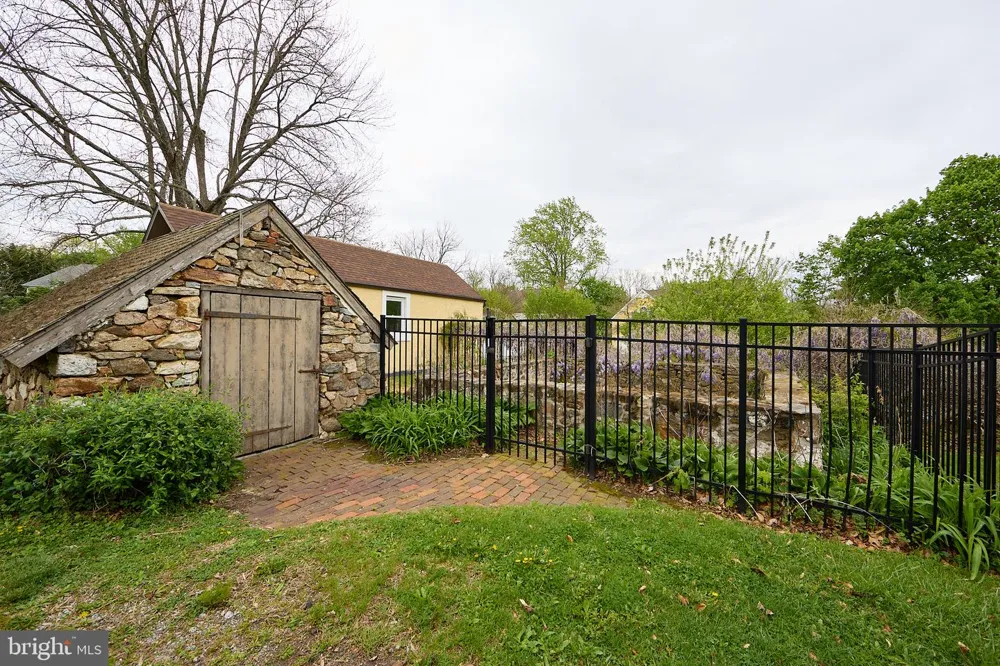 525 RASPBERRY LANE West Chester, PA 19382