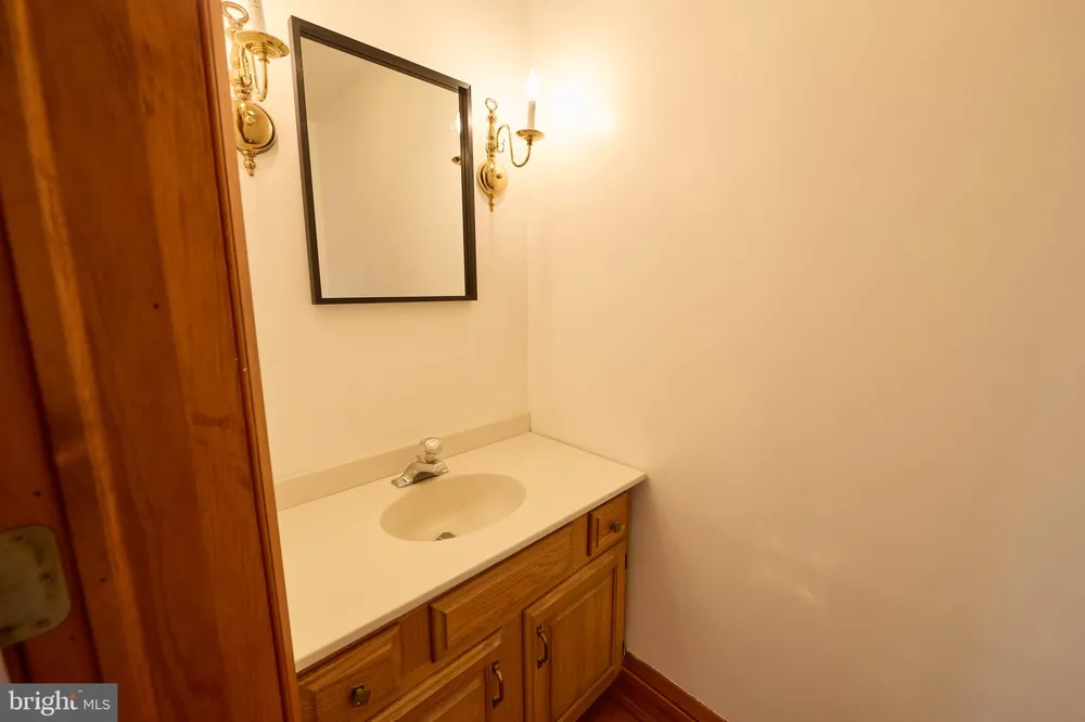 525 RASPBERRY LANE West Chester, PA 19382