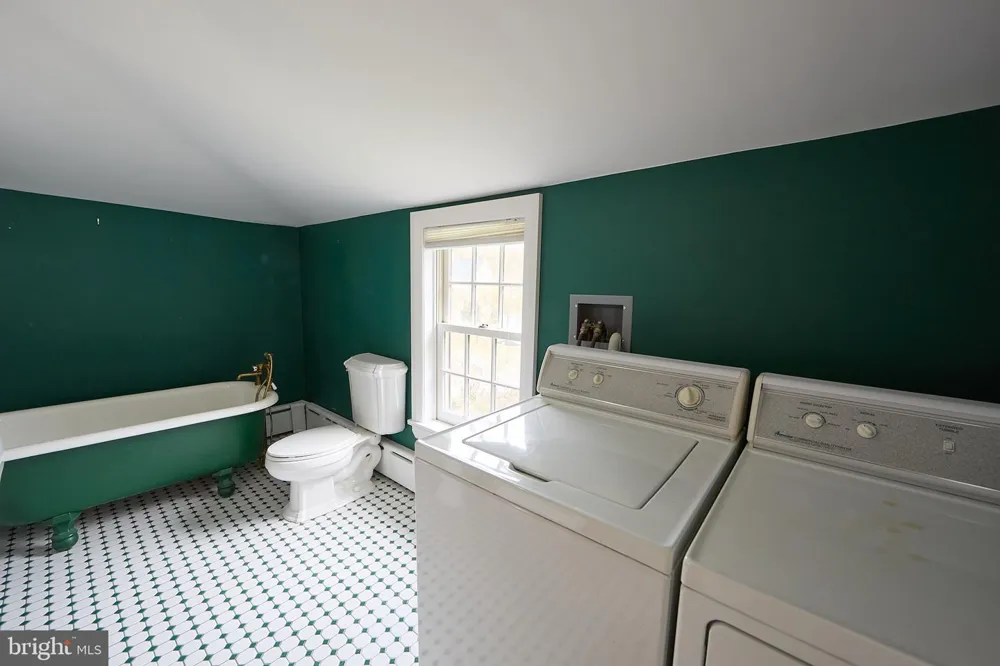 525 RASPBERRY LANE West Chester, PA 19382