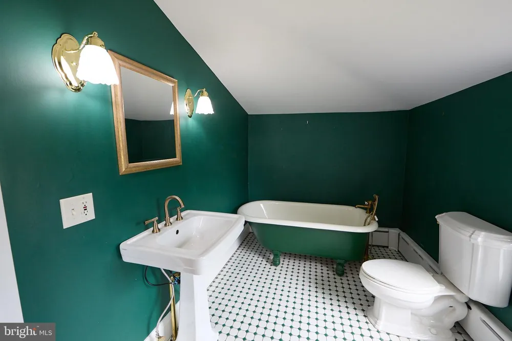 525 RASPBERRY LANE West Chester, PA 19382