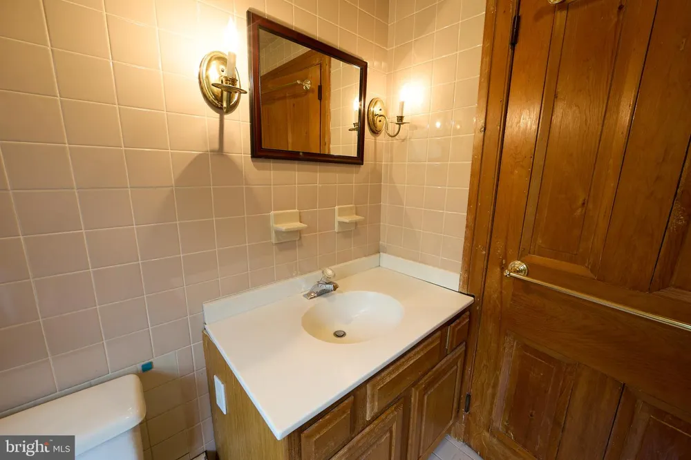 525 RASPBERRY LANE West Chester, PA 19382