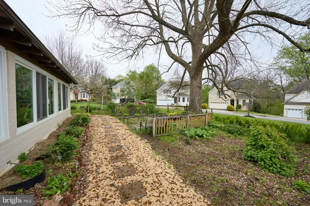 525 RASPBERRY LANE West Chester, PA 19382