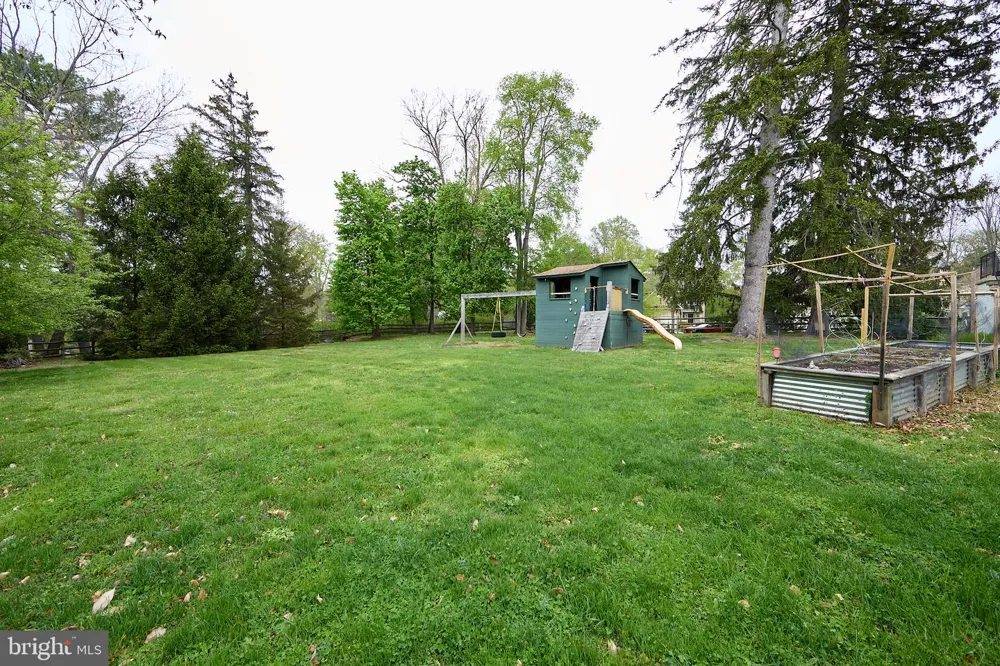 525 RASPBERRY LANE West Chester, PA 19382