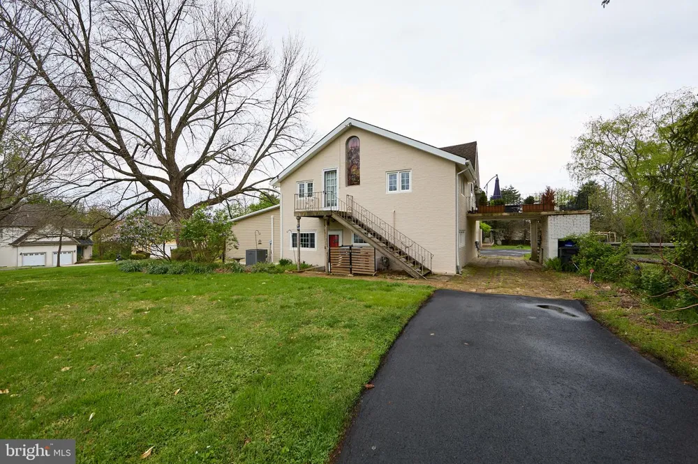 525 RASPBERRY LANE West Chester, PA 19382