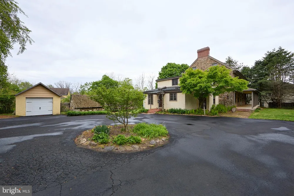 525 RASPBERRY LANE West Chester, PA 19382