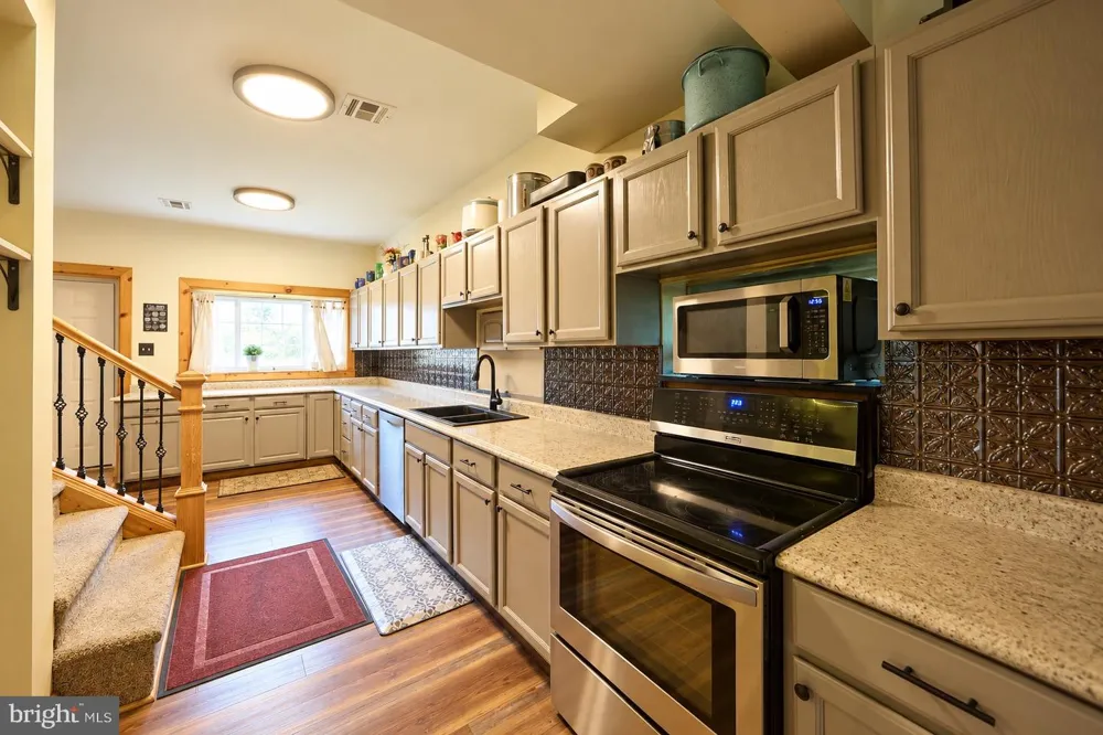 525 RASPBERRY LANE West Chester, PA 19382