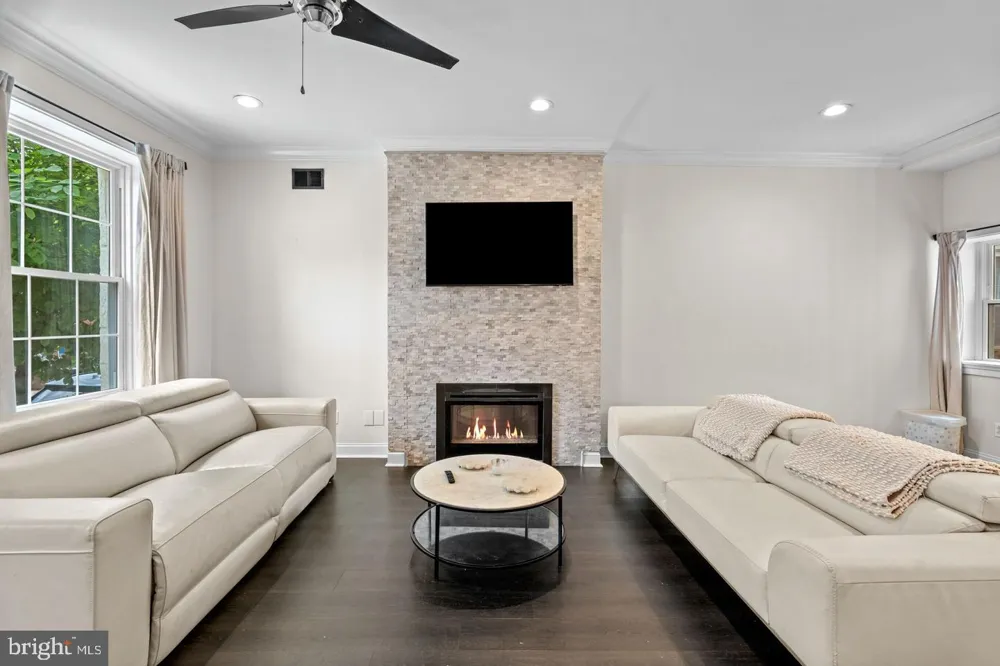 842 28TH STREET Philadelphia, PA 19130