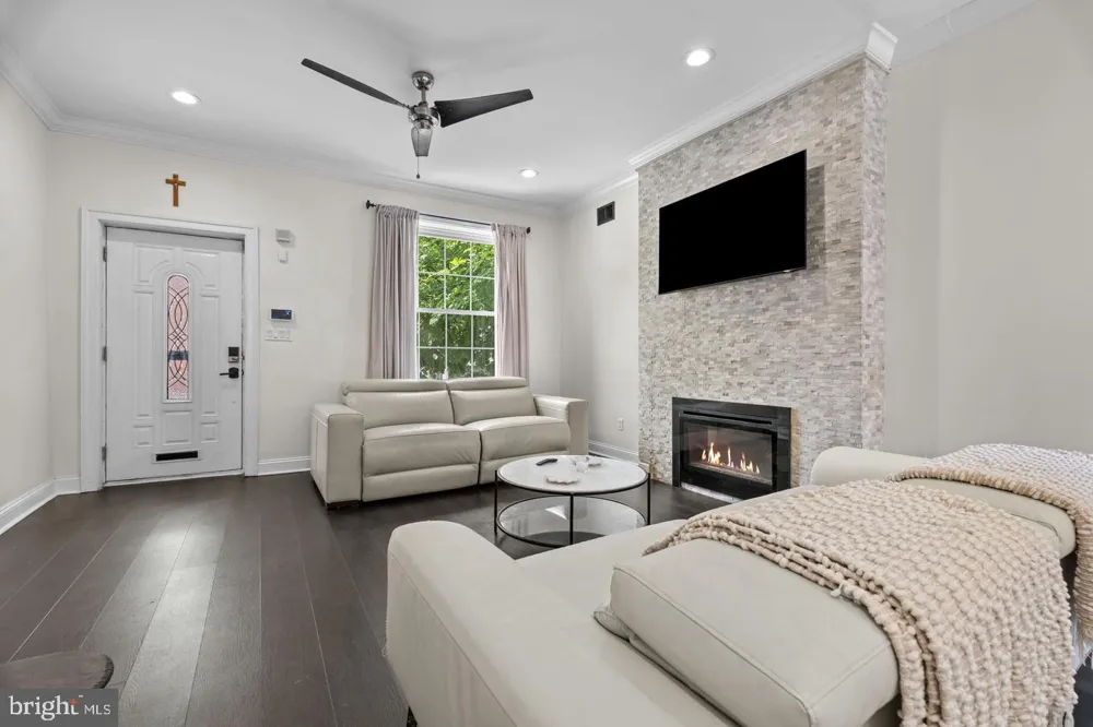 842 28TH STREET Philadelphia, PA 19130