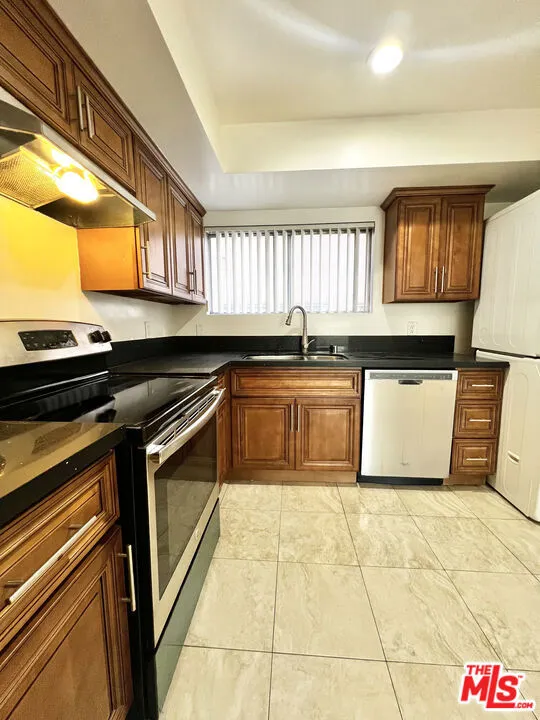 9221 Charleville Boulevard #B Beverly Hills, CA 90212
