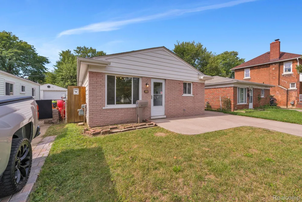 1433 Reo Avenue Lincoln Park City, MI 48146