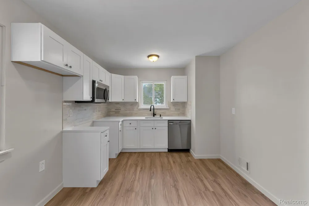 1433 Reo Avenue Lincoln Park City, MI 48146