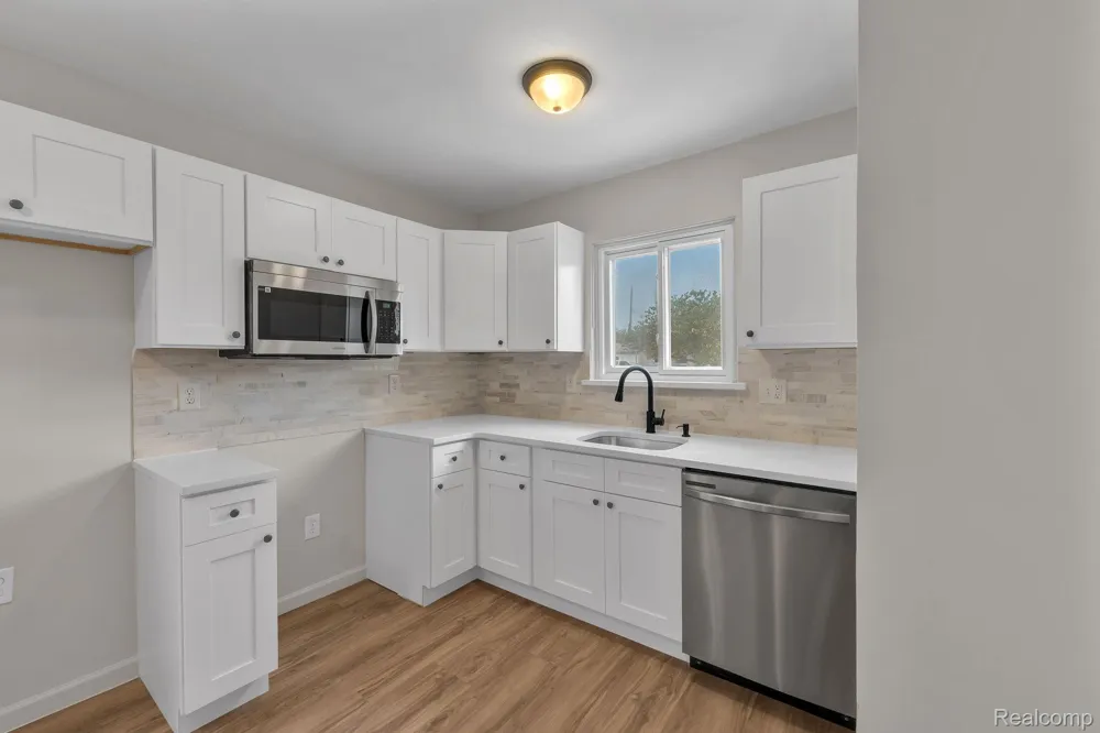 1433 Reo Avenue Lincoln Park City, MI 48146