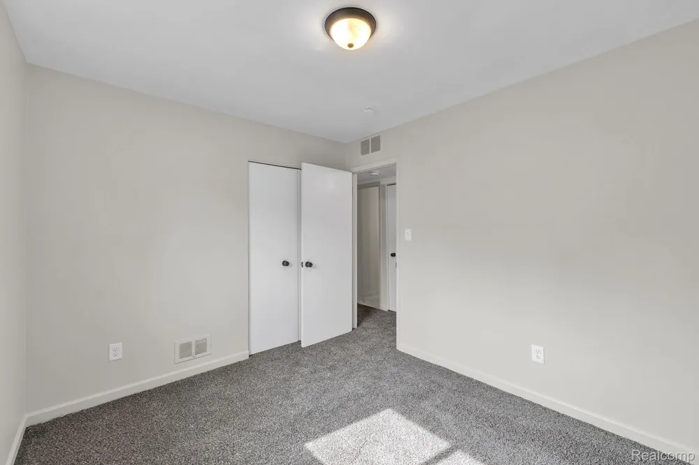 1433 Reo Avenue Lincoln Park City, MI 48146