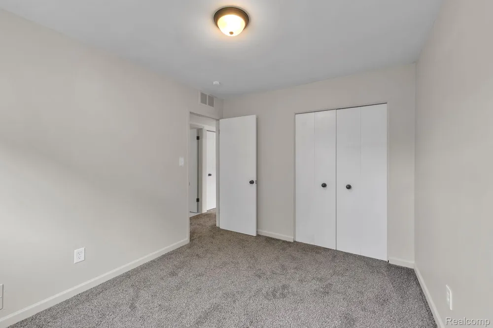 1433 Reo Avenue Lincoln Park City, MI 48146