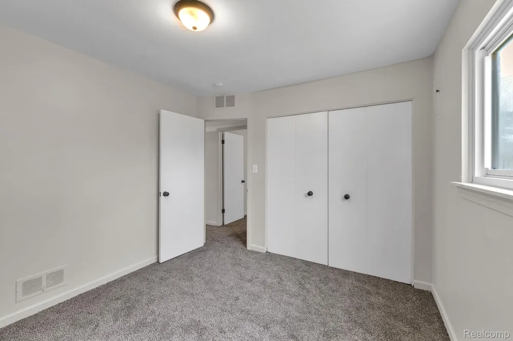 1433 Reo Avenue Lincoln Park City, MI 48146