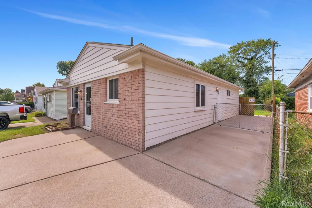 1433 Reo Avenue Lincoln Park City, MI 48146