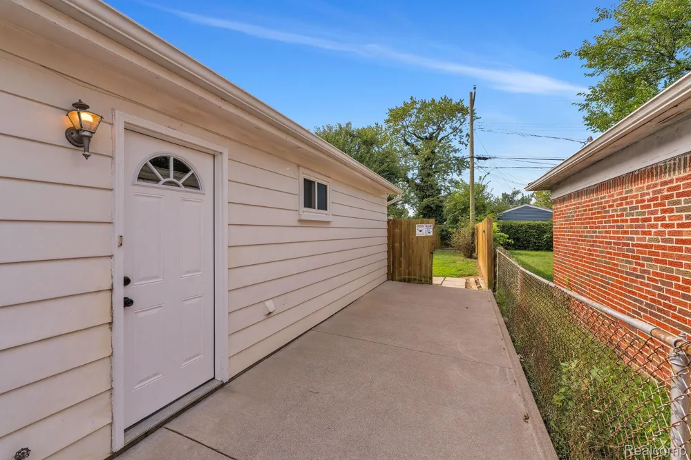 1433 Reo Avenue Lincoln Park City, MI 48146