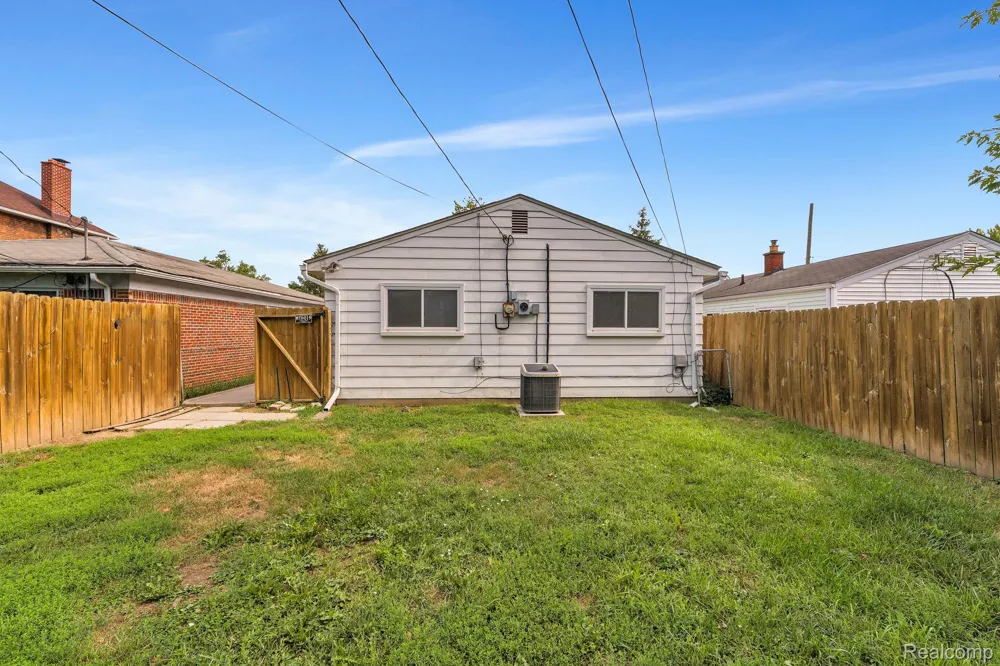 1433 Reo Avenue Lincoln Park City, MI 48146