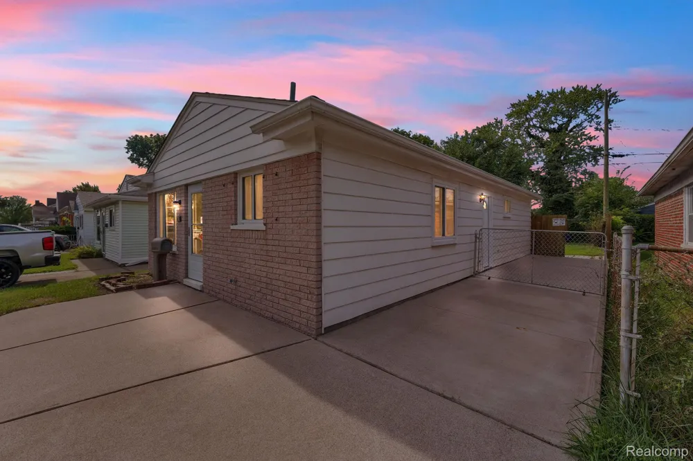 1433 Reo Avenue Lincoln Park City, MI 48146