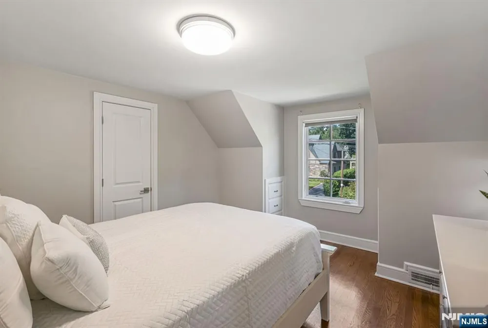 424 Braeburn Road Ho-Ho-Kus, NJ 07423