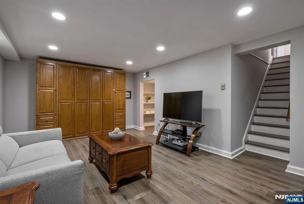 424 Braeburn Road Ho-Ho-Kus, NJ 07423