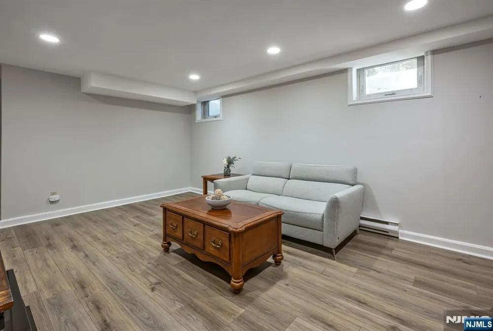424 Braeburn Road Ho-Ho-Kus, NJ 07423