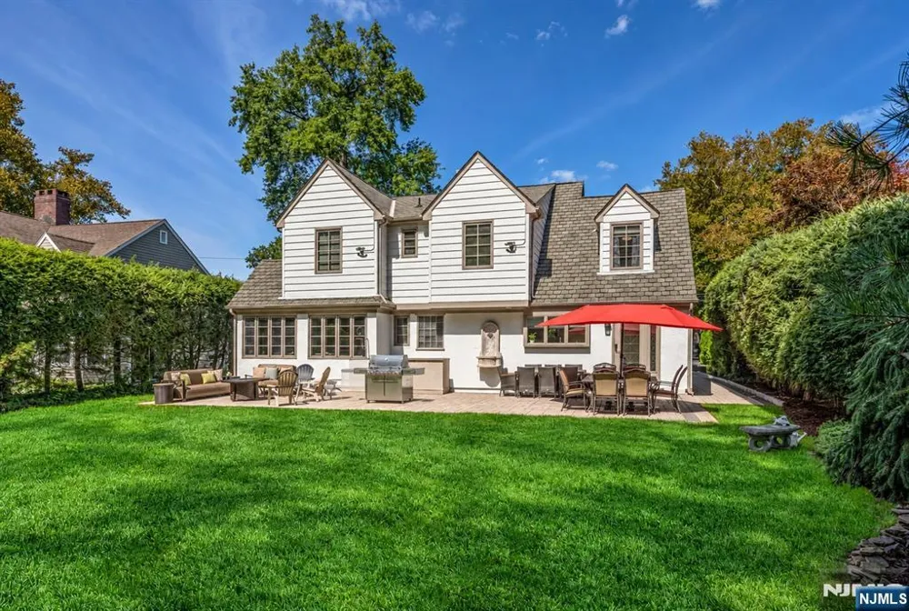 424 Braeburn Road Ho-Ho-Kus, NJ 07423