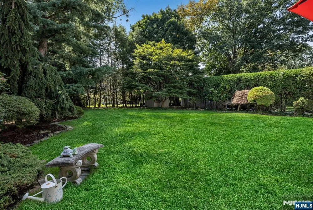 424 Braeburn Road Ho-Ho-Kus, NJ 07423