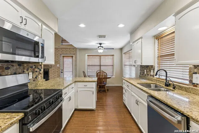 2127 Oak Bnd San Antonio, TX 78259