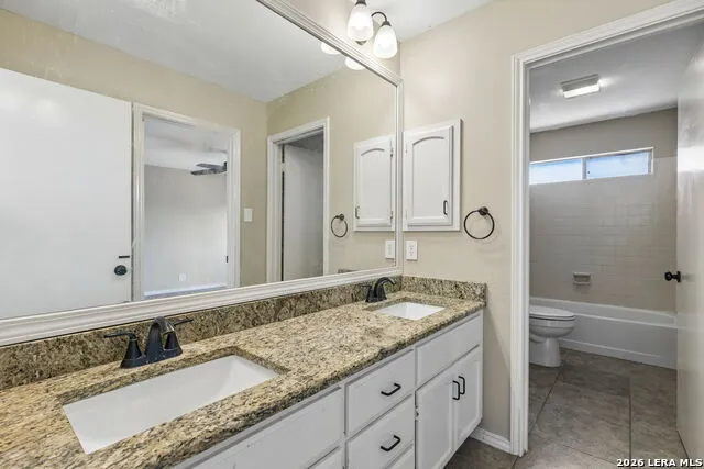 2127 Oak Bnd San Antonio, TX 78259
