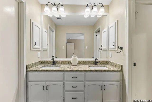 2127 Oak Bnd San Antonio, TX 78259