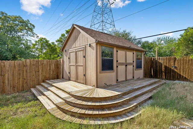 2127 Oak Bnd San Antonio, TX 78259