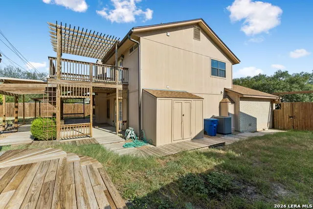 2127 Oak Bnd San Antonio, TX 78259