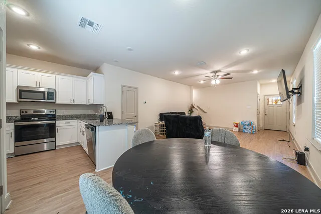 7616 MAGNOLIA VLG San Antonio, TX 78252