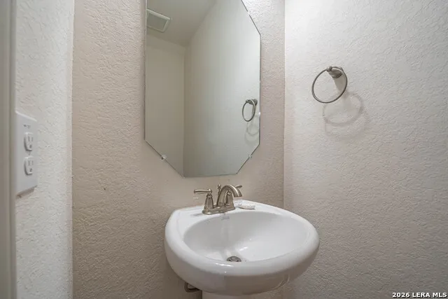 7616 MAGNOLIA VLG San Antonio, TX 78252