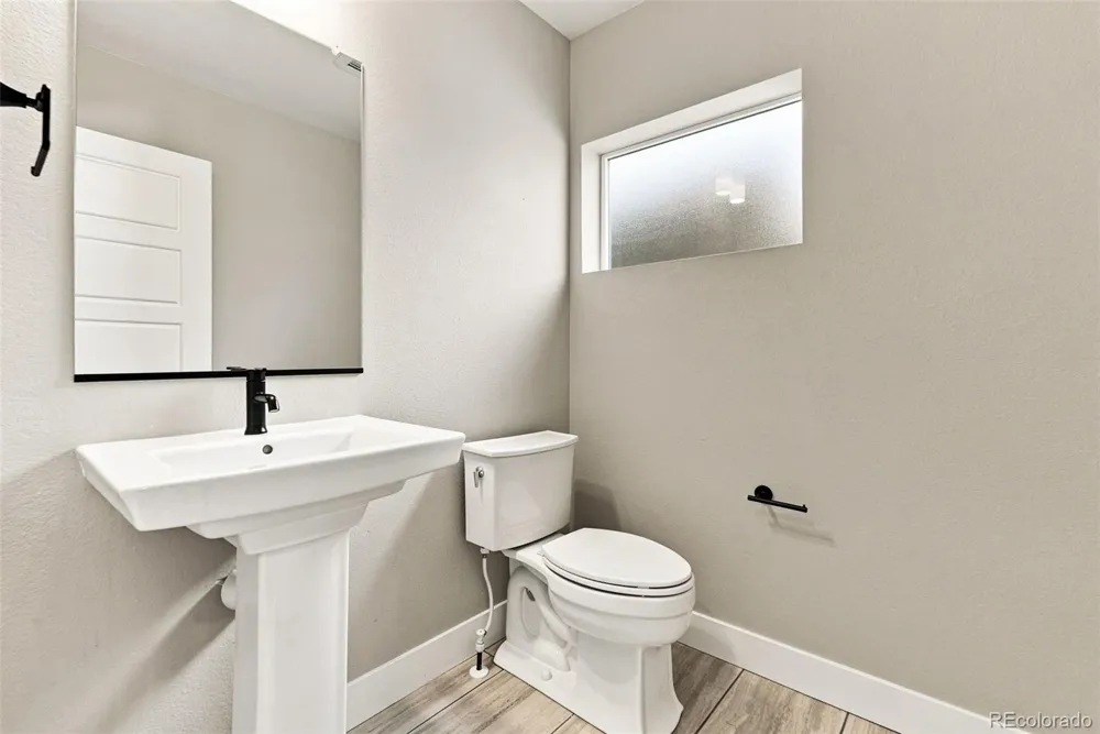 9730 E 61st Place Denver, CO 80238