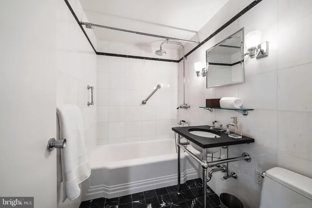 220 W RITTENHOUSE SQUARE #16C Philadelphia, PA 19103