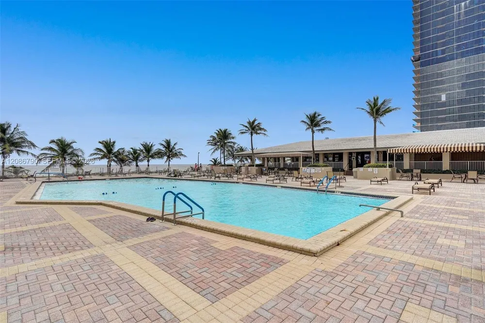 1950 S Ocean Dr #LE Hallandale Beach, FL 33009