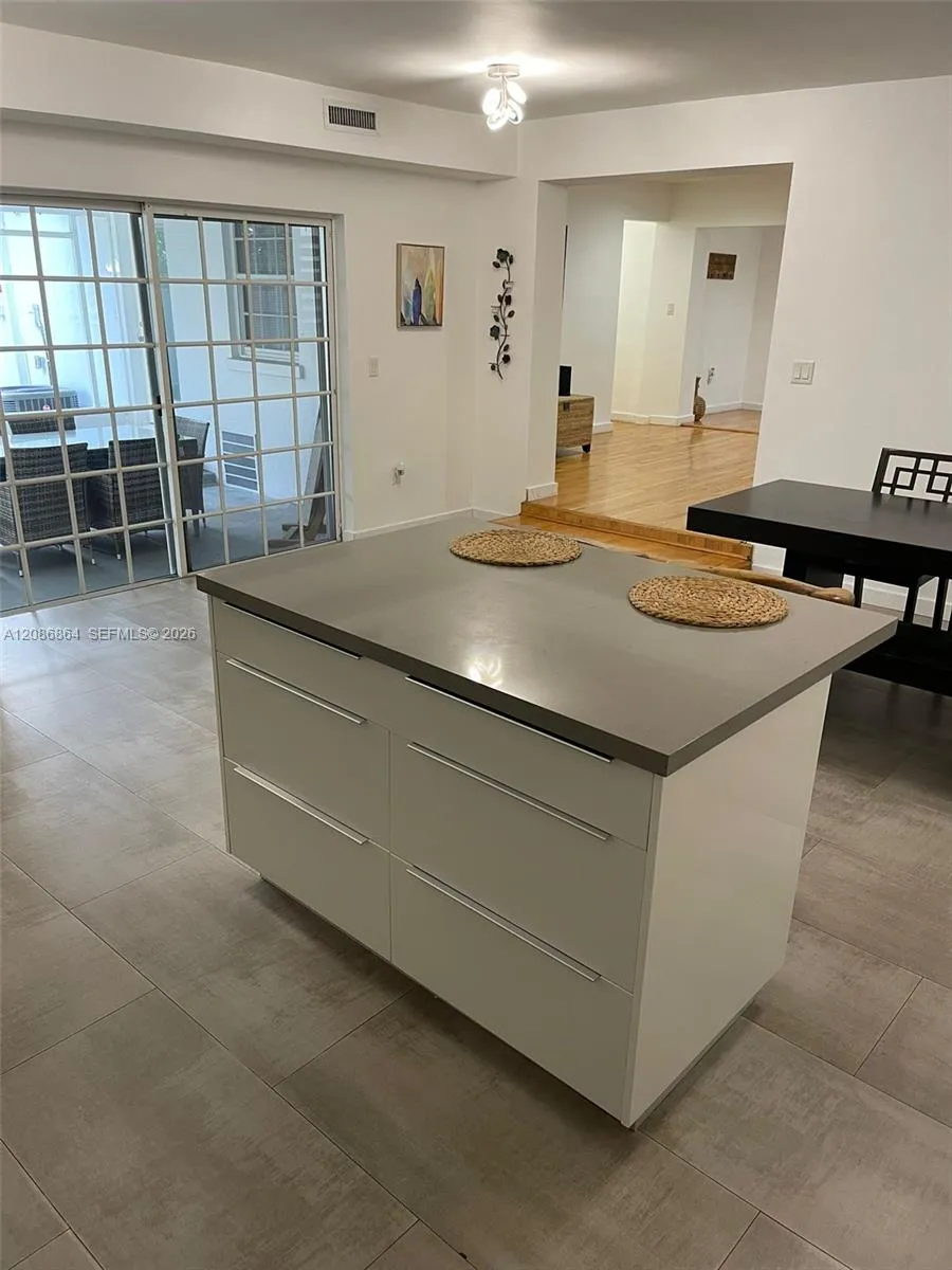 2375 NE 185th St Miami, FL 33180