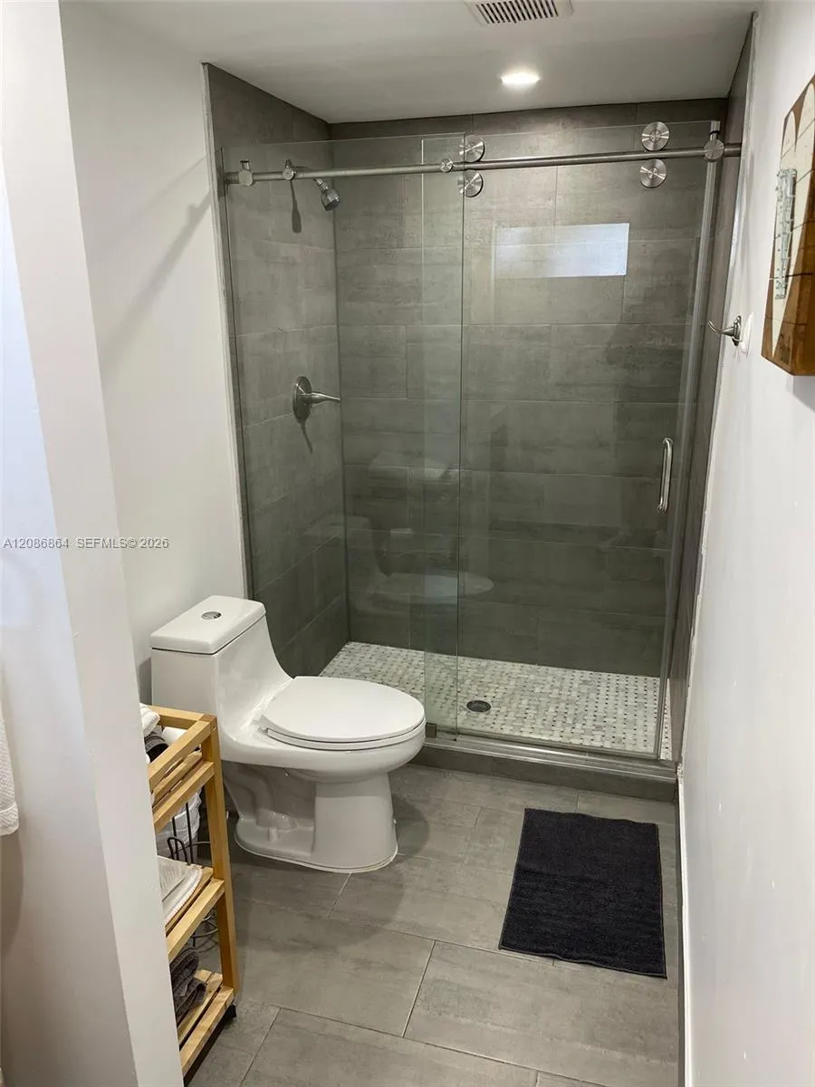2375 NE 185th St Miami, FL 33180
