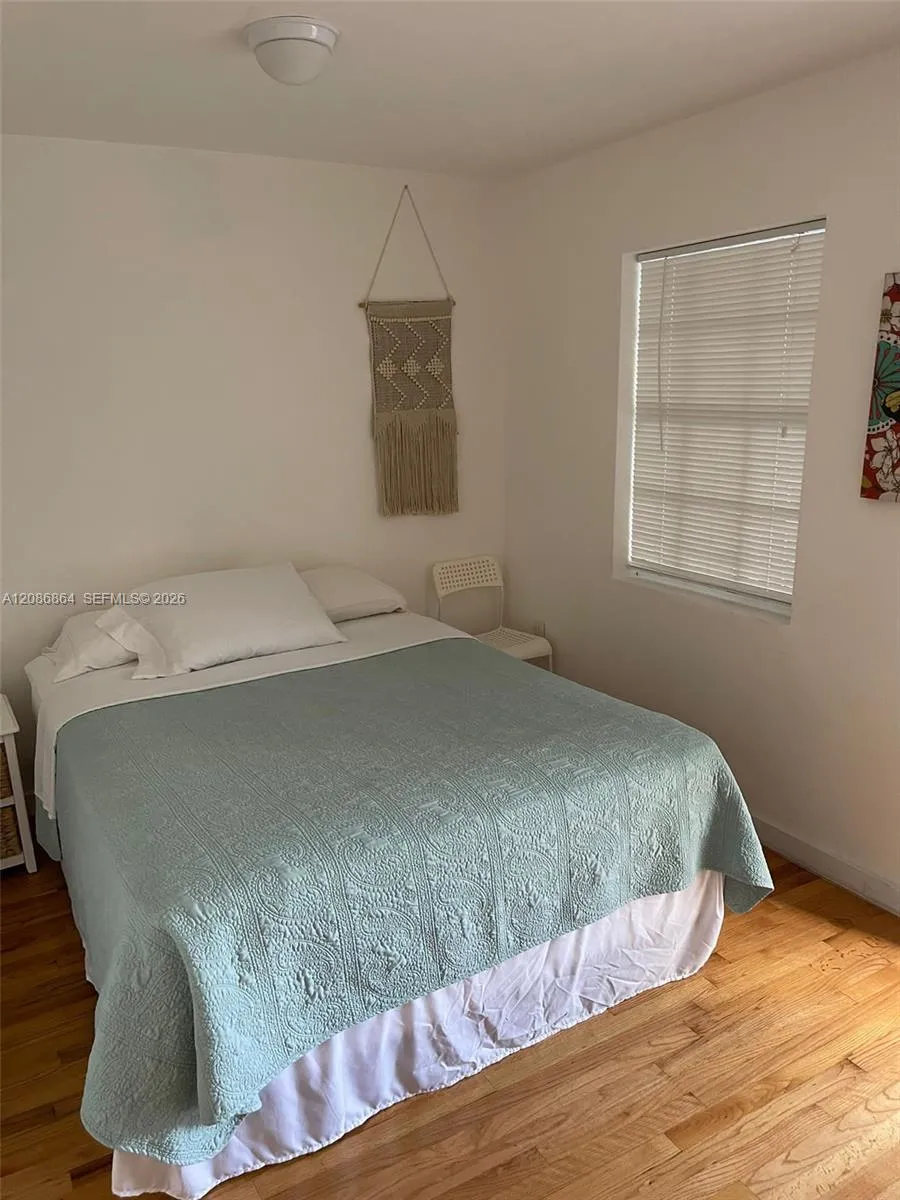 2375 NE 185th St Miami, FL 33180