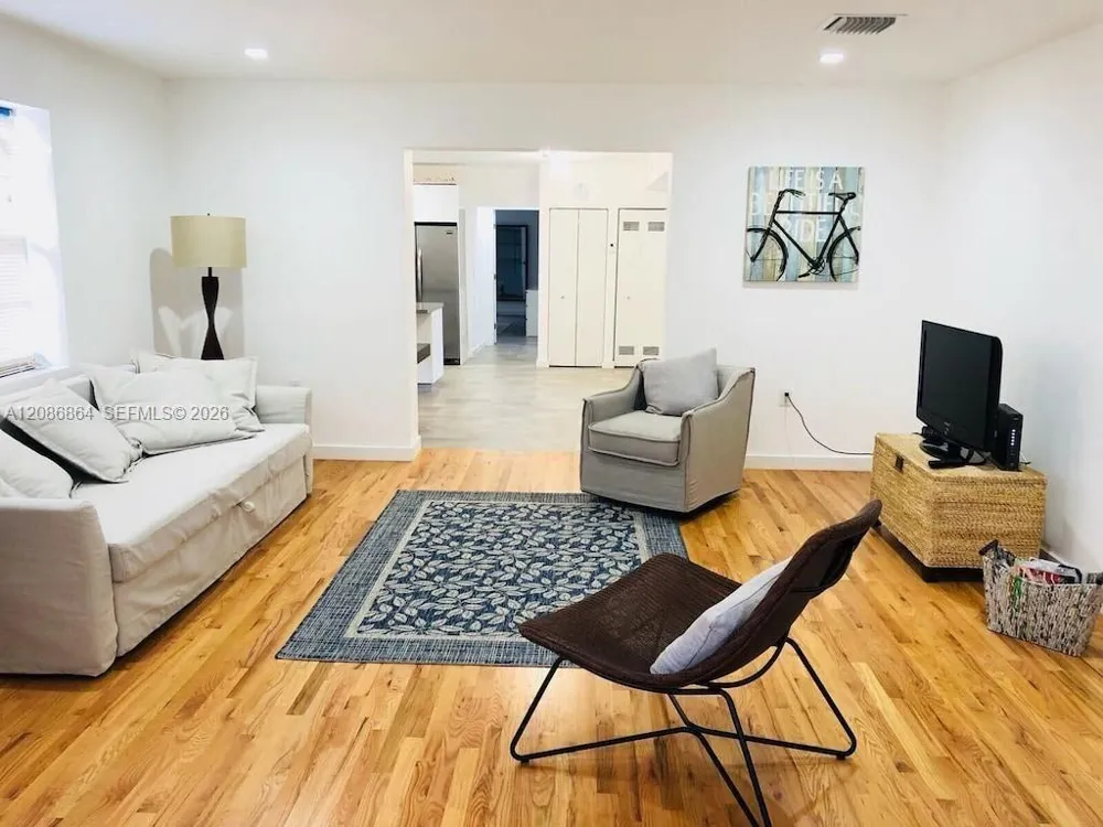 2375 NE 185th St Miami, FL 33180