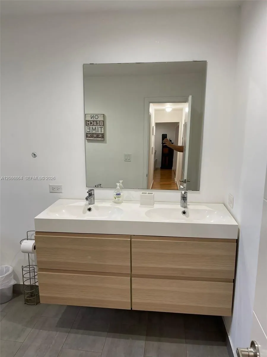 2375 NE 185th St Miami, FL 33180