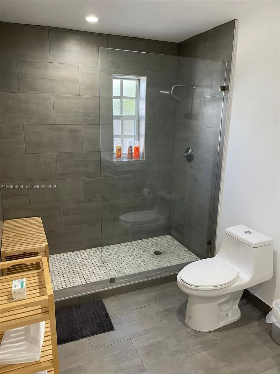 2375 NE 185th St Miami, FL 33180