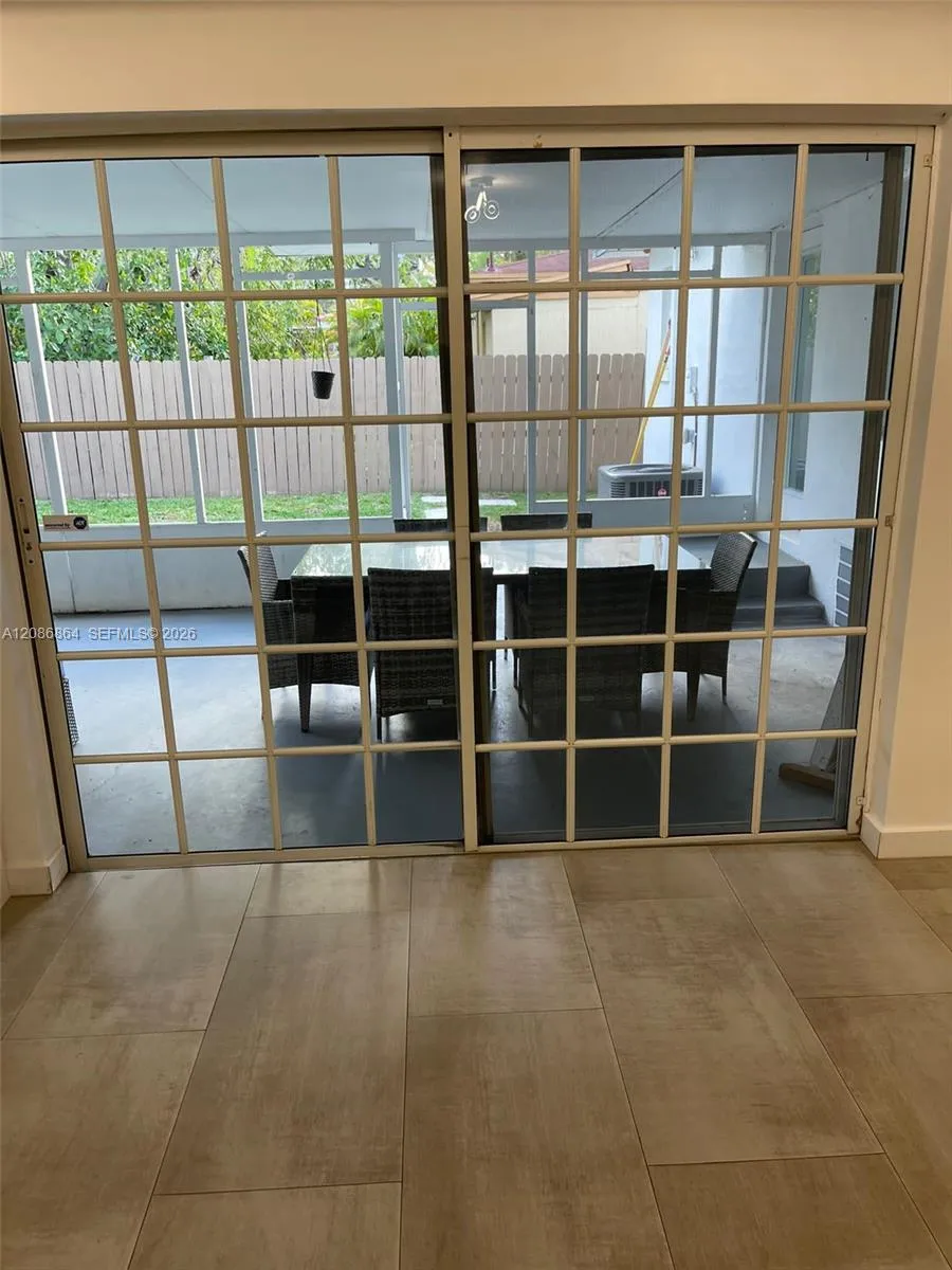 2375 NE 185th St Miami, FL 33180